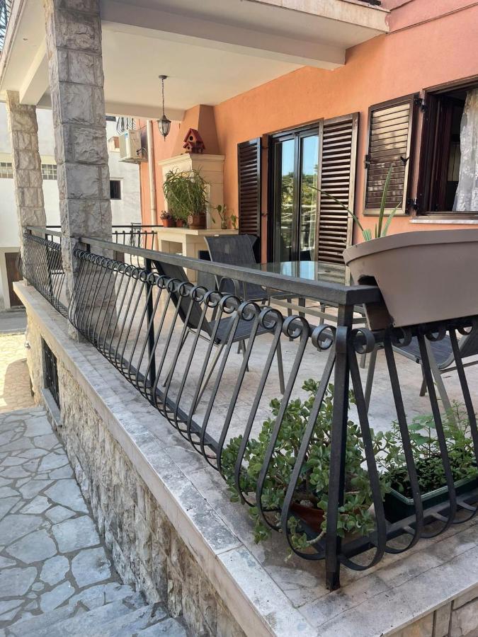 Julija 1 Apartment Igalo Exterior photo