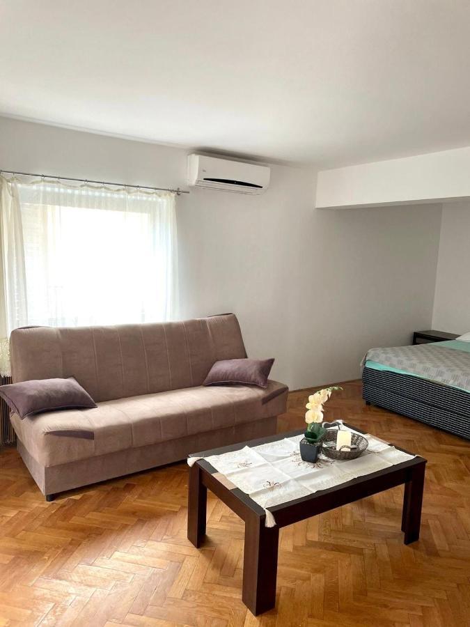 Julija 1 Apartment Igalo Exterior photo